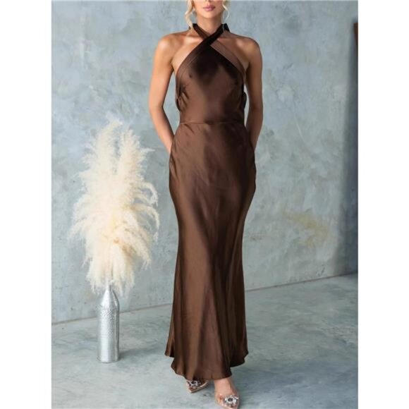 Backless Halter Neck Maxi Dress - Picture 9 of 15
